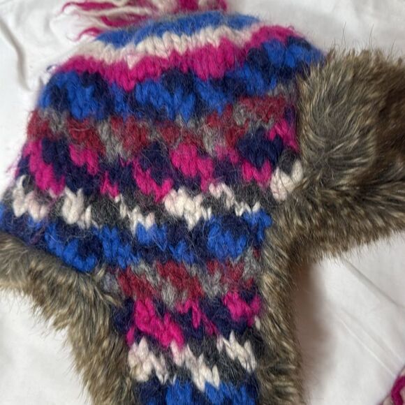 American Eagle Outfitters Alpaca Knit Faux Fur Lined Trapper Hat. - Picture 3 of 8